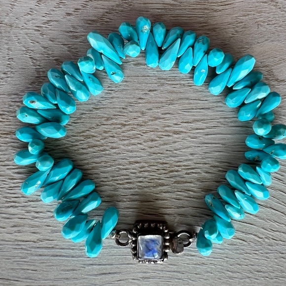 Sleeping Beauty Turquoise Bracelet w Moonstone Clasp – 1990s Vintage - Picture 13 of 15